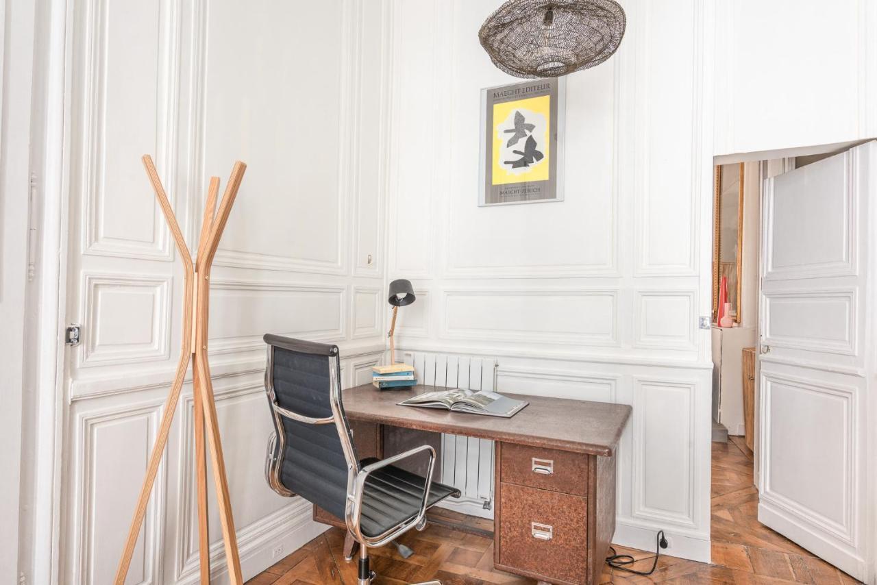 דירות Outstanding Parisian Flat In Heart Of Paris Center מראה חיצוני תמונה